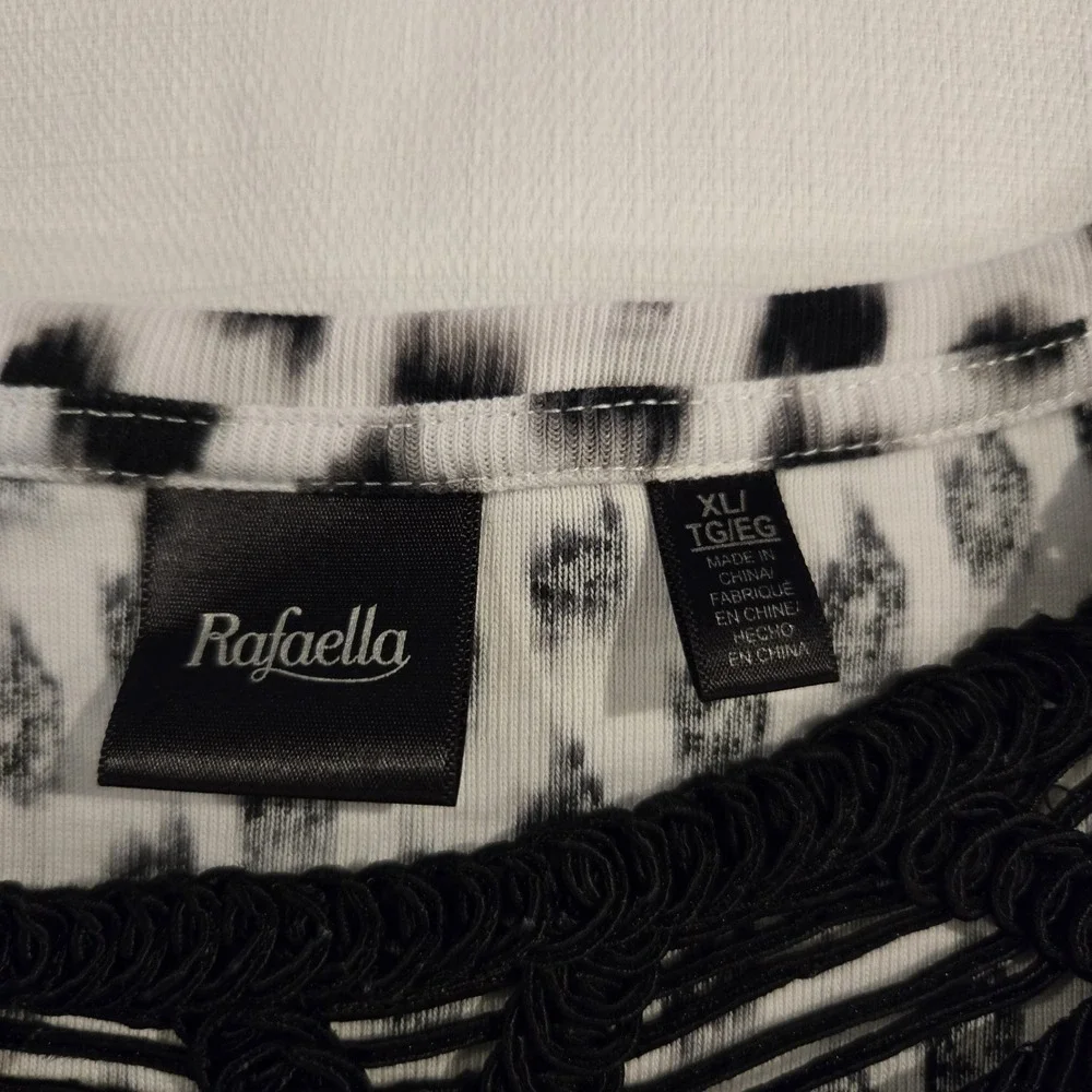 Rafaella Ladies Top White w/ Black Blurred Dots Embroidered Collar Side Slits XL